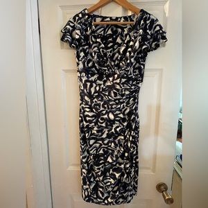 Lauren Ralph Lauren navy blue & white size 4 midi body con dress, side ruching